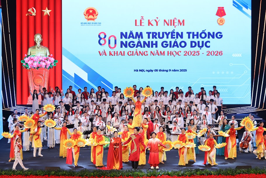 Hà Nội rộn ràng Lễ khai giảng năm học mới 2025 - 2026- Ảnh 1.