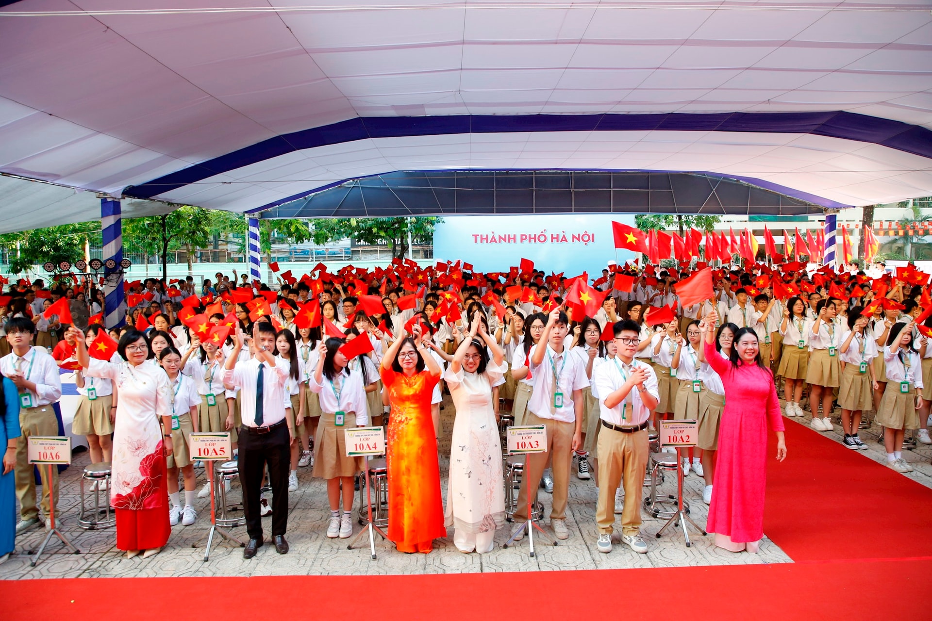 Hà Nội rộn ràng Lễ khai giảng năm học mới 2025 - 2026- Ảnh 2.