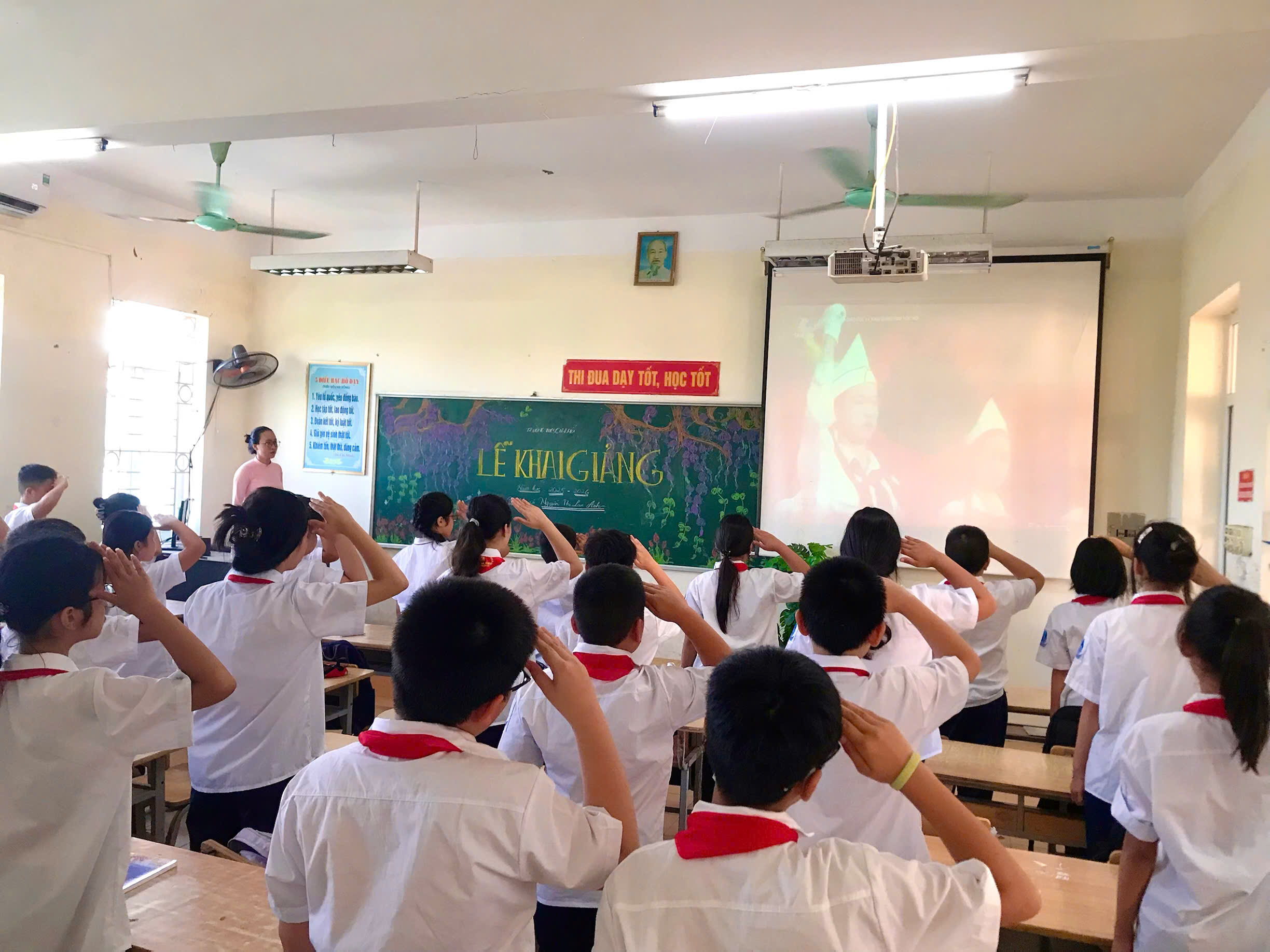 Hà Nội rộn ràng Lễ khai giảng năm học mới 2025 - 2026- Ảnh 4.