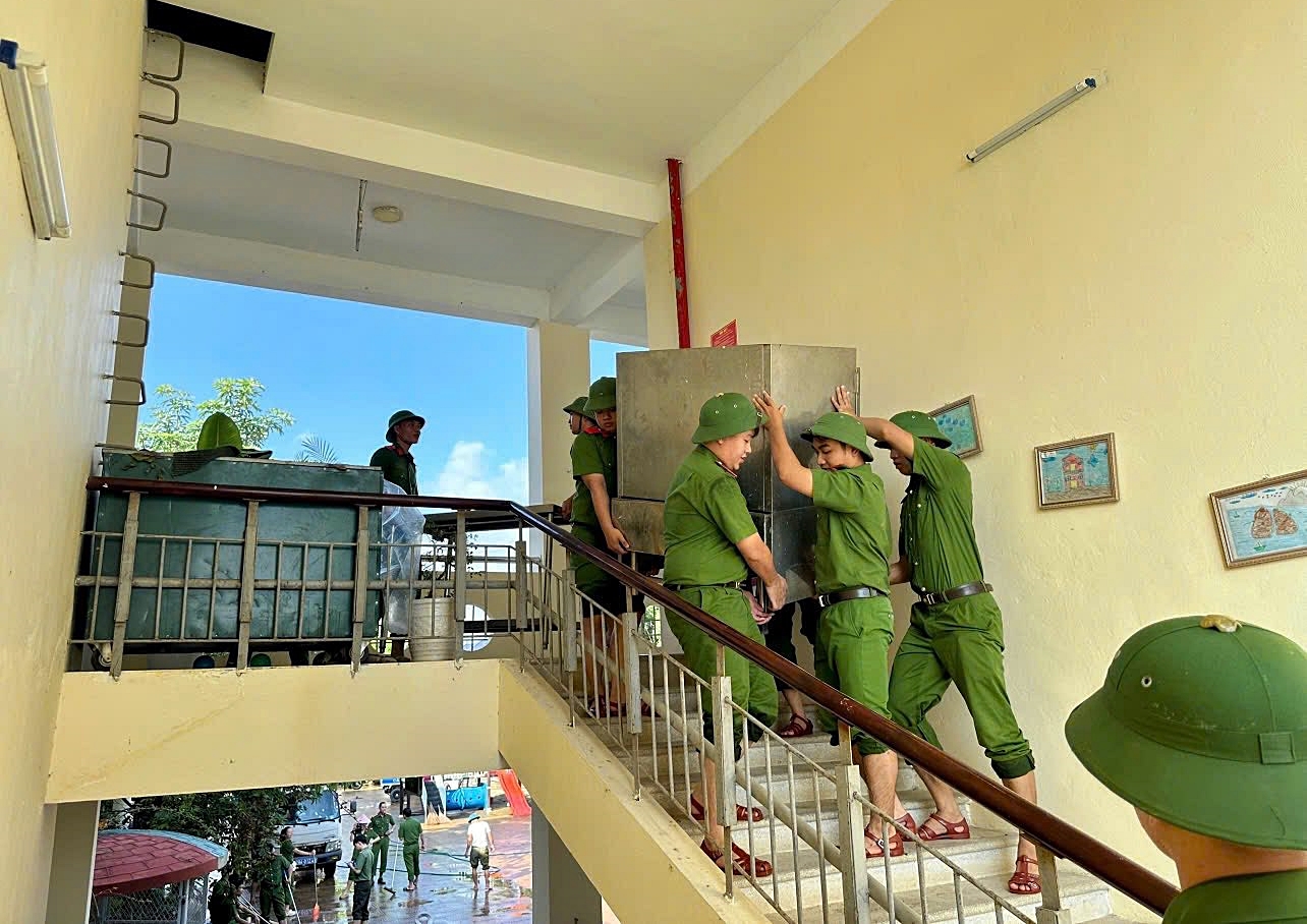 Xã Xuân Mai khẩn trương tổng vệ sinh môi trường sau úng ngập- Ảnh 2.