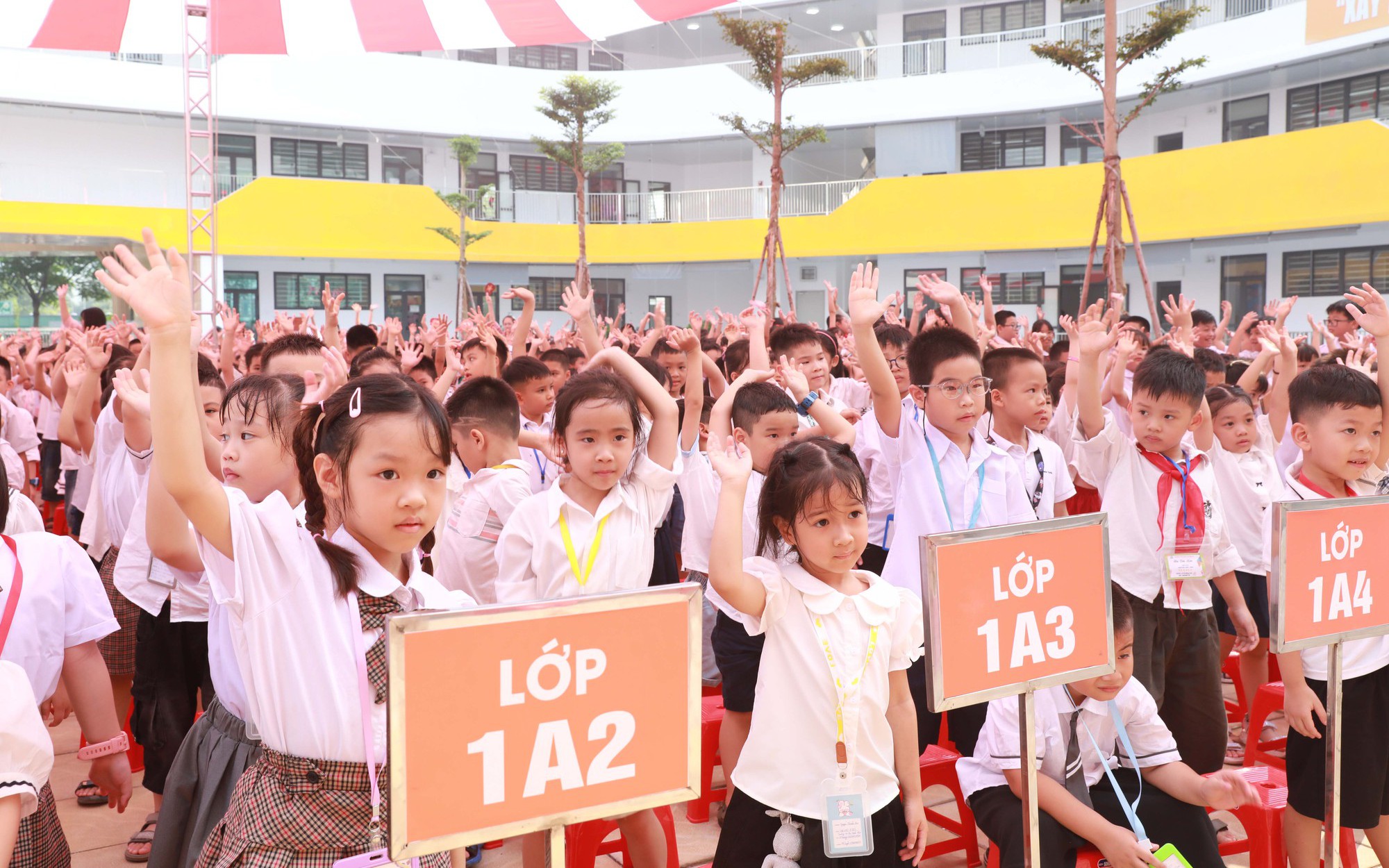 Học sinh Trường Tiểu học Bùi Quốc Khái hào hứng bước vào năm học mới