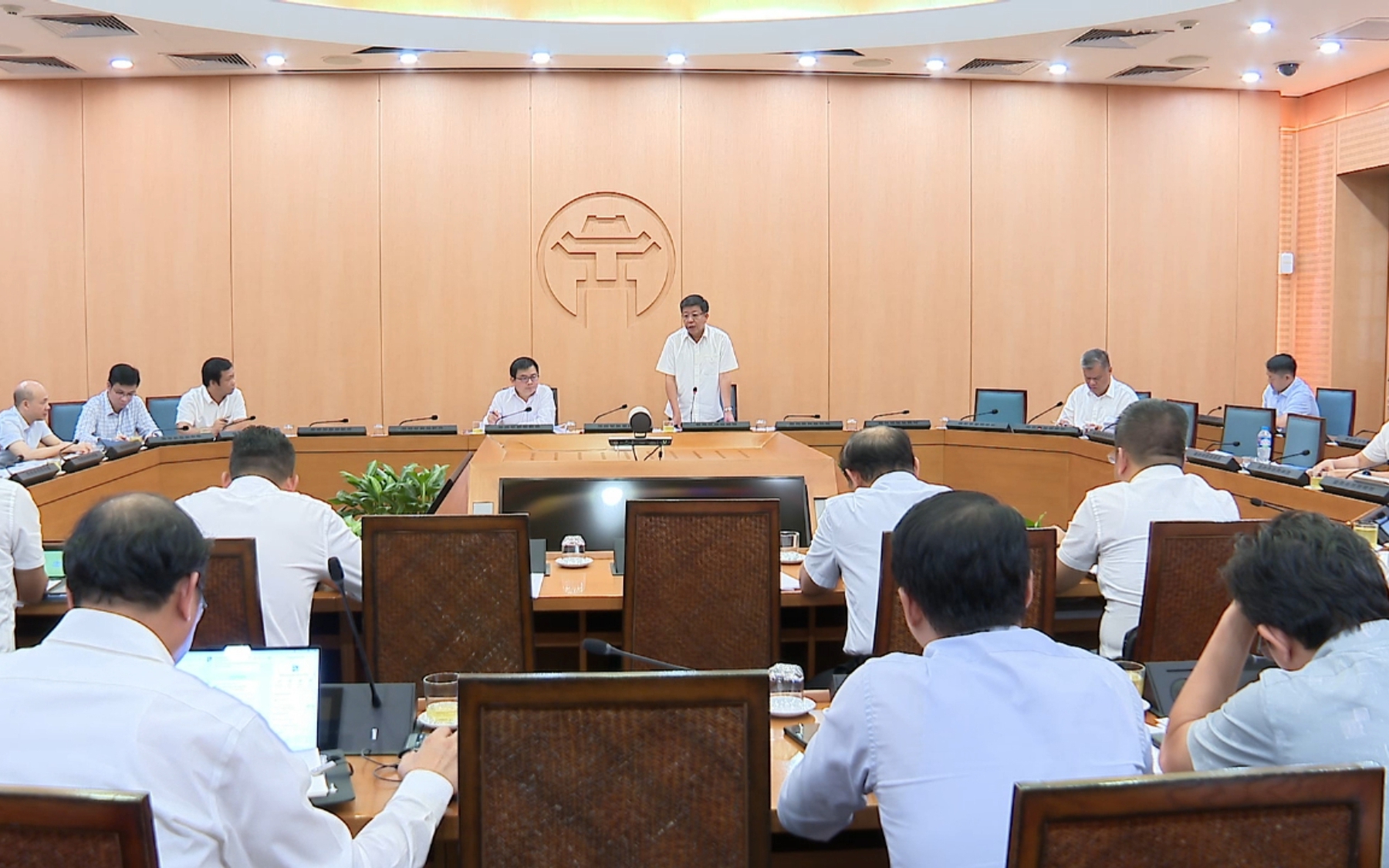 Quang cảnh buổi làm việc