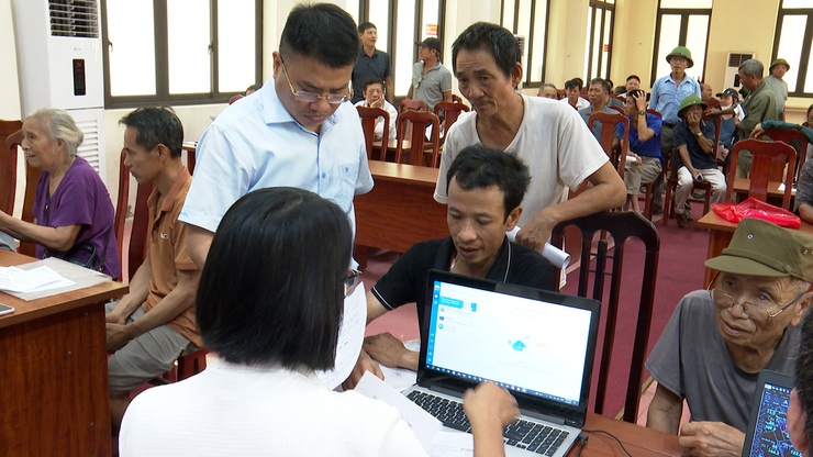 Phú Xuyên hỗ trợ lưu động cấp “sổ đỏ”, hướng dẫn chuyển đổi số thủ tục đất đai- Ảnh 3.