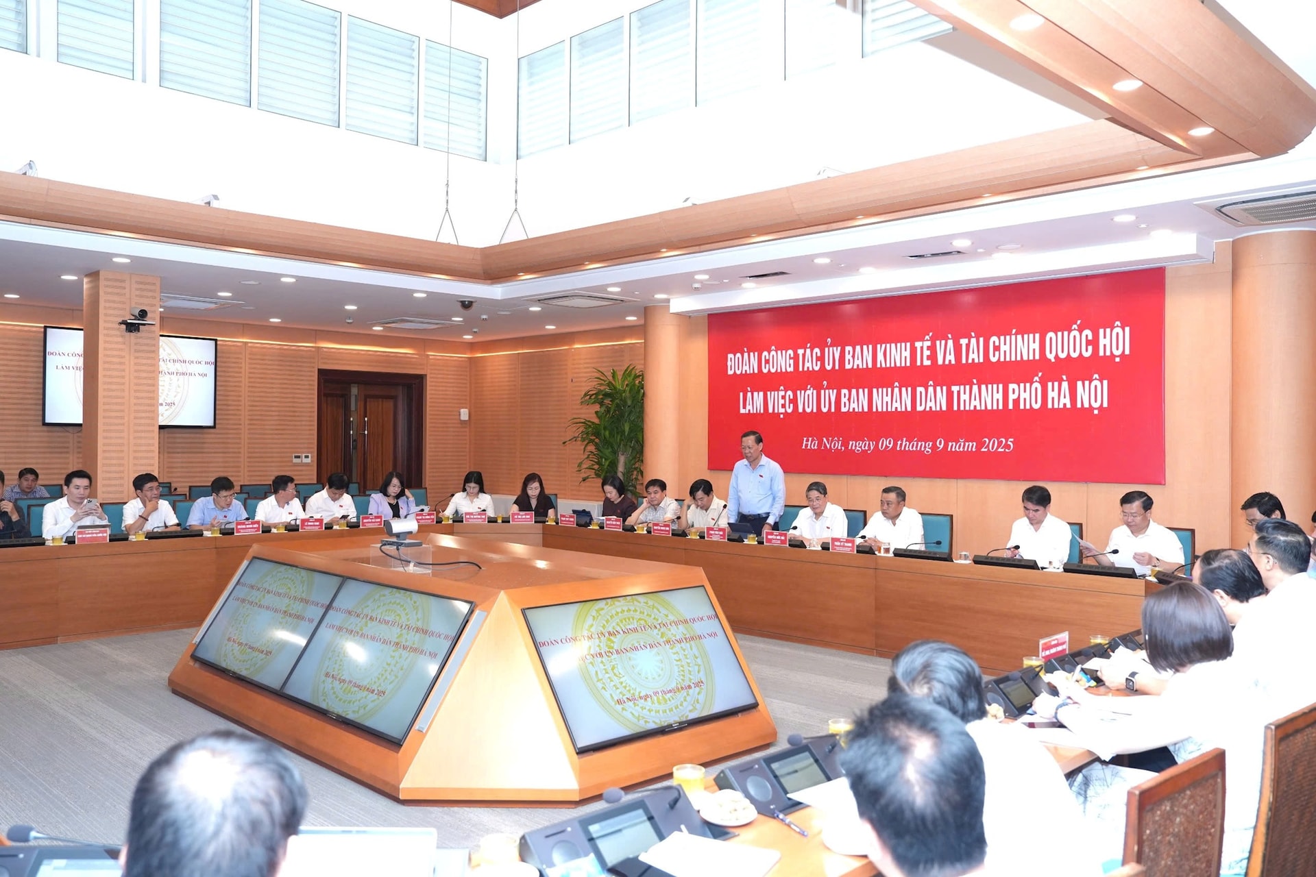 Hà Nội phấn đấu tốc độ tăng trưởng GRDP bình quân đạt từ 11%/năm trở lên, giai đoạn 2026-2030- Ảnh 1.
