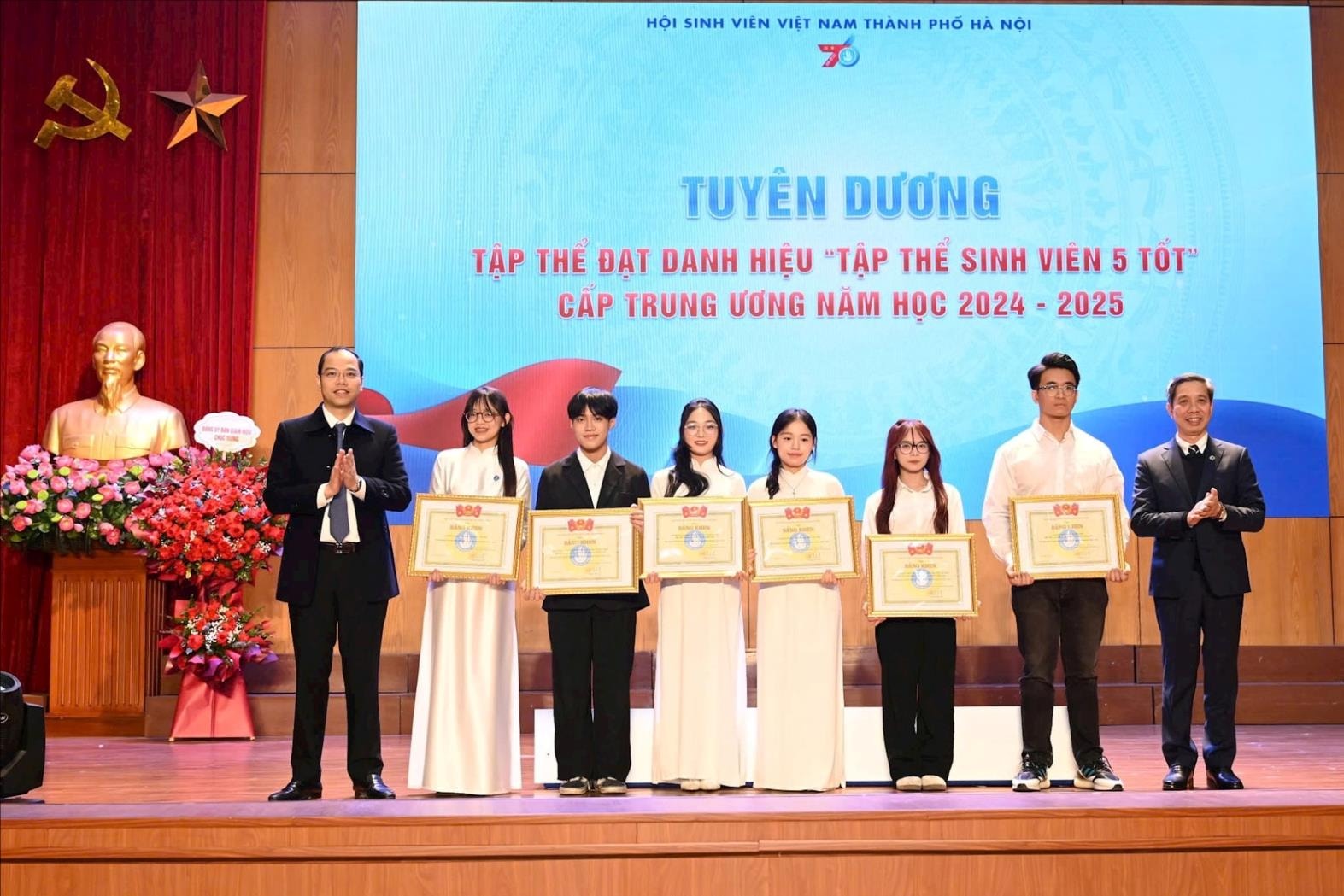 Vinh danh 140 gương "Sinh viên 5 tốt" và "Sao Tháng Giêng"- Ảnh 2.