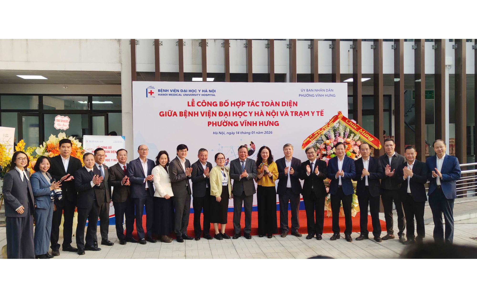 Các đại biểu chụp ảnh lưu niệm tại buổi Lễ