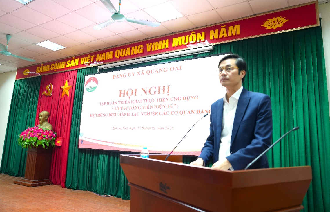 Quảng Oai tháo gỡ khó khăn trong triển khai các ứng dụng số phục vụ công tác Đảng- Ảnh 2.