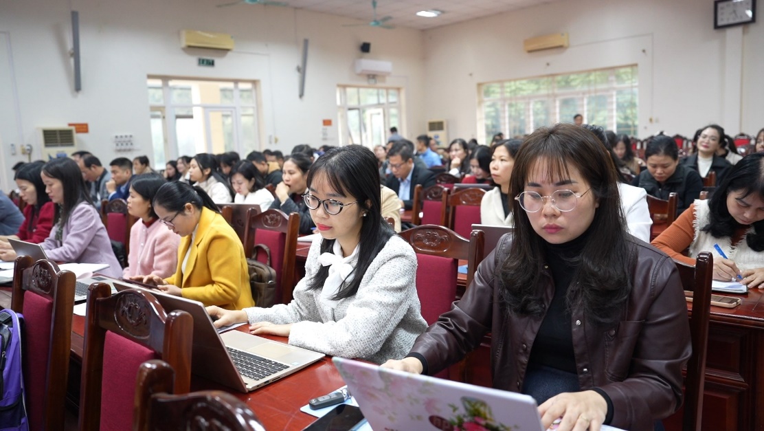 Quảng Oai tháo gỡ khó khăn trong triển khai các ứng dụng số phục vụ công tác Đảng- Ảnh 3.