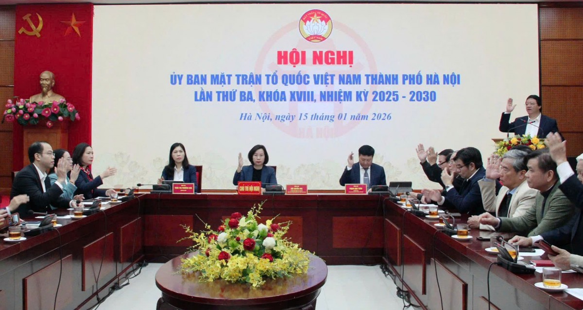 Đồng chí Trần Thị Phương Hoa giữ chức Phó Chủ tịch Thường trực Ủy ban MTTQ Việt Nam thành phố Hà Nội- Ảnh 1.