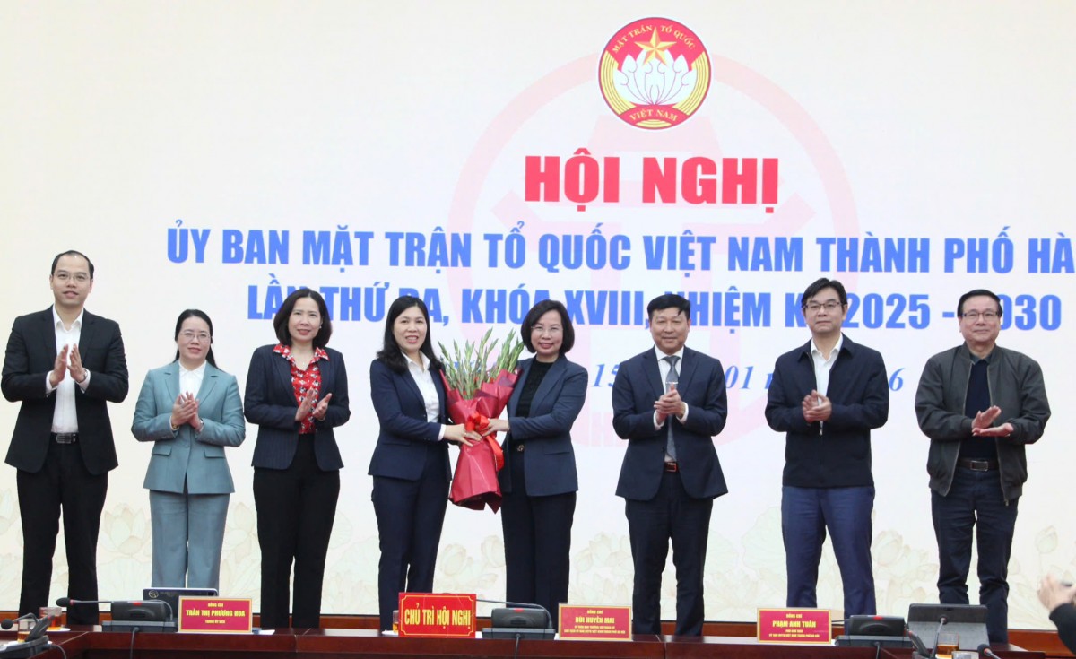 Đồng chí Trần Thị Phương Hoa giữ chức Phó Chủ tịch Thường trực Ủy ban MTTQ Việt Nam thành phố Hà Nội- Ảnh 3.
