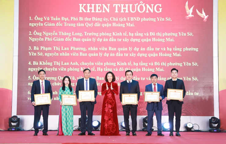 Hanoi honors Do Muoi High School as National Party Congress project- Ảnh 3.