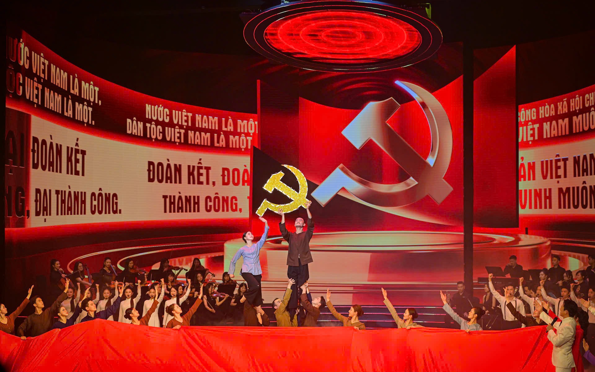 Một tiết mục trong Chương trình hòa nhạc chính luận nghệ thuật đặc biệt “Mãi mãi niềm tin theo Đảng”