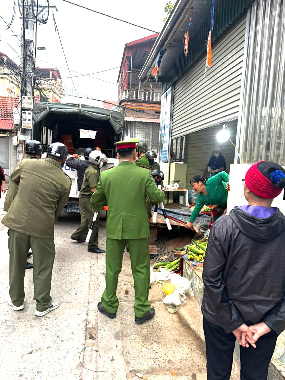 Xã Đại Xuyên: Quyết liệt xóa bỏ chợ cóc, chợ tạm - lập lại trật tự đô thị- Ảnh 2.