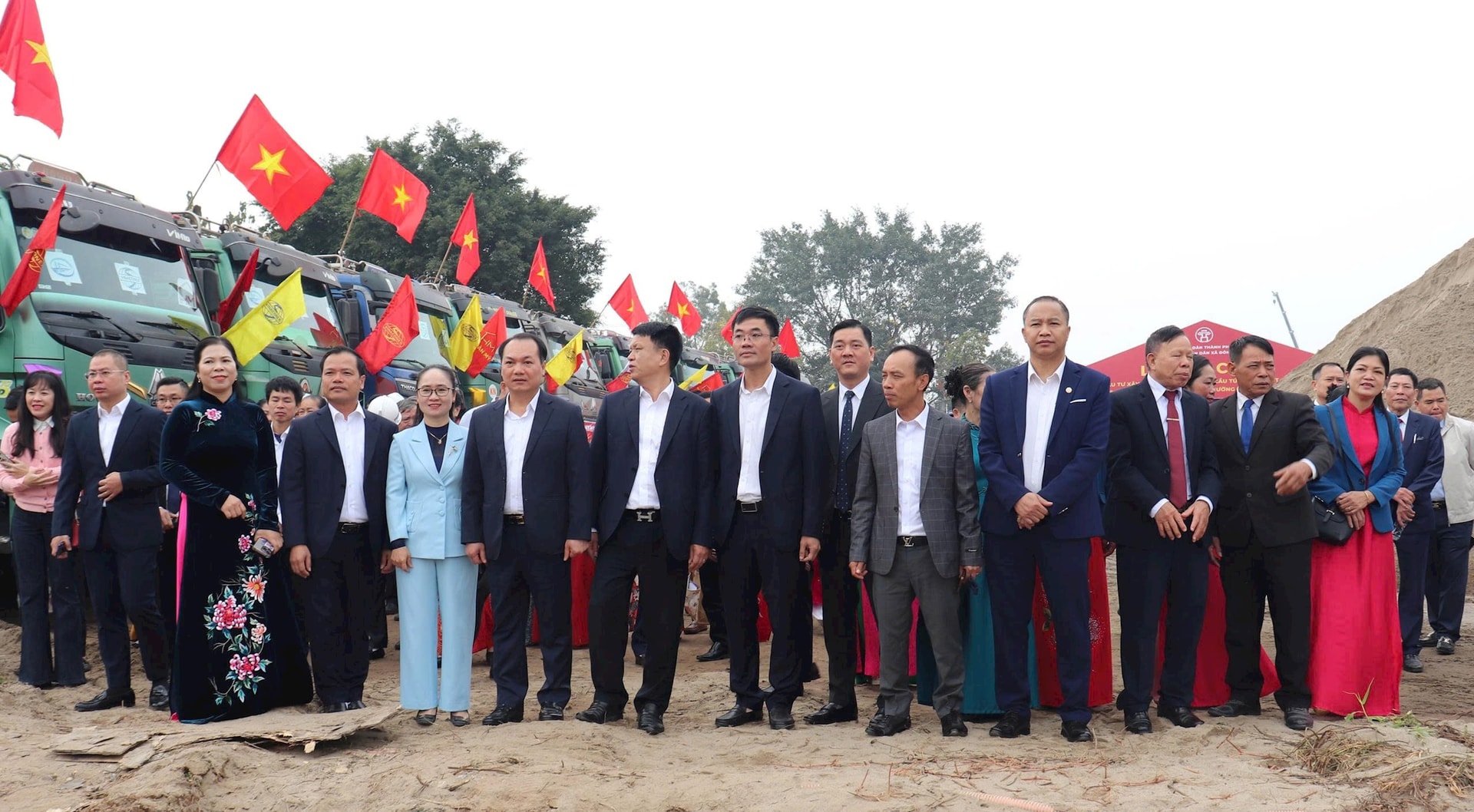 Xã Đông Anh khởi công tuyến đường kết nối cầu Tứ Liên với cao tốc Hà Nội - Thái Nguyên- Ảnh 1.