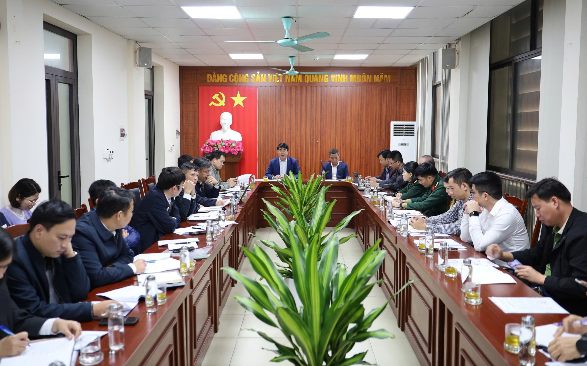 Quang cảnh buổi làm việc