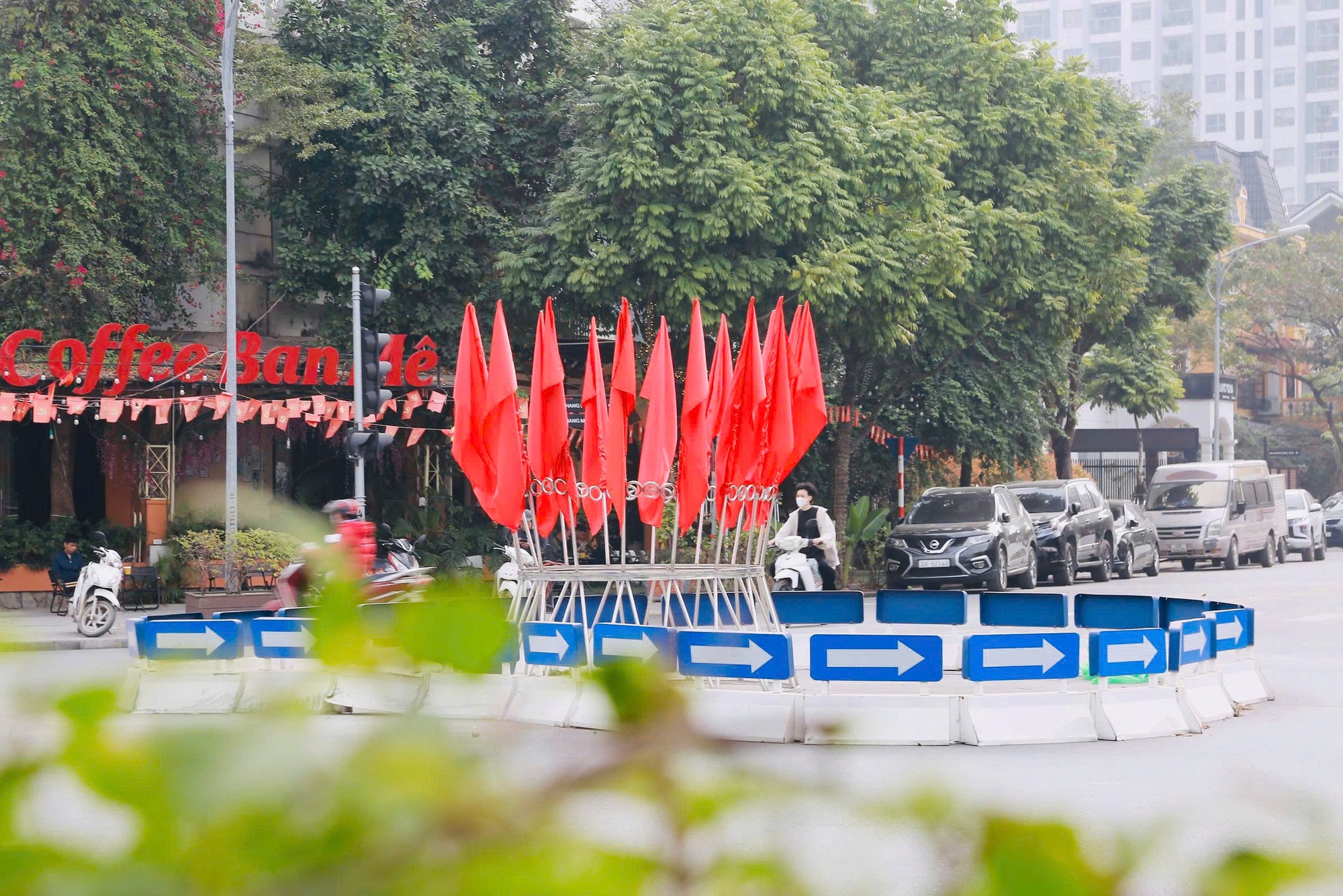 Rực rỡ cờ hoa chào mừng Đại hội Đảng toàn quốc lần thứ XIV- Ảnh 2.