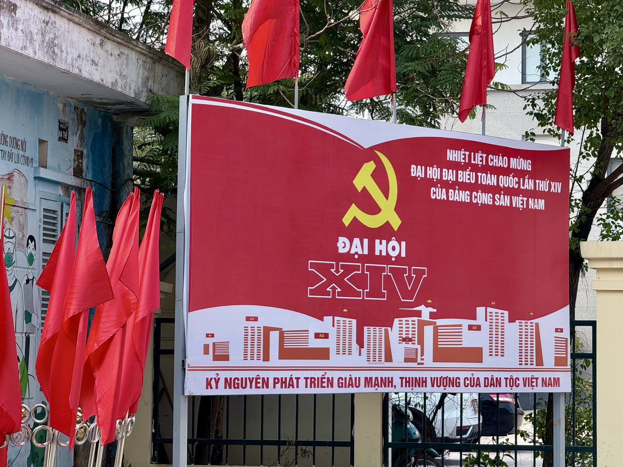 Rực rỡ cờ hoa chào mừng Đại hội Đảng toàn quốc lần thứ XIV- Ảnh 10.