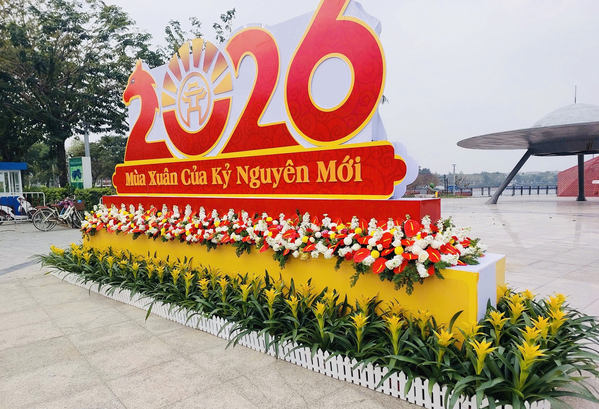 Rực rỡ cờ hoa chào mừng Đại hội Đảng toàn quốc lần thứ XIV- Ảnh 5.