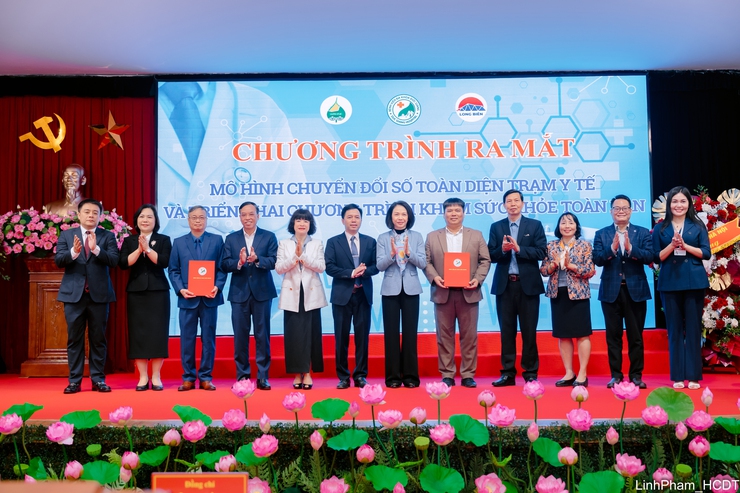 Hanoi strengthens grassroots healthcare reform toward sustainable, universal health coverage- Ảnh 1.