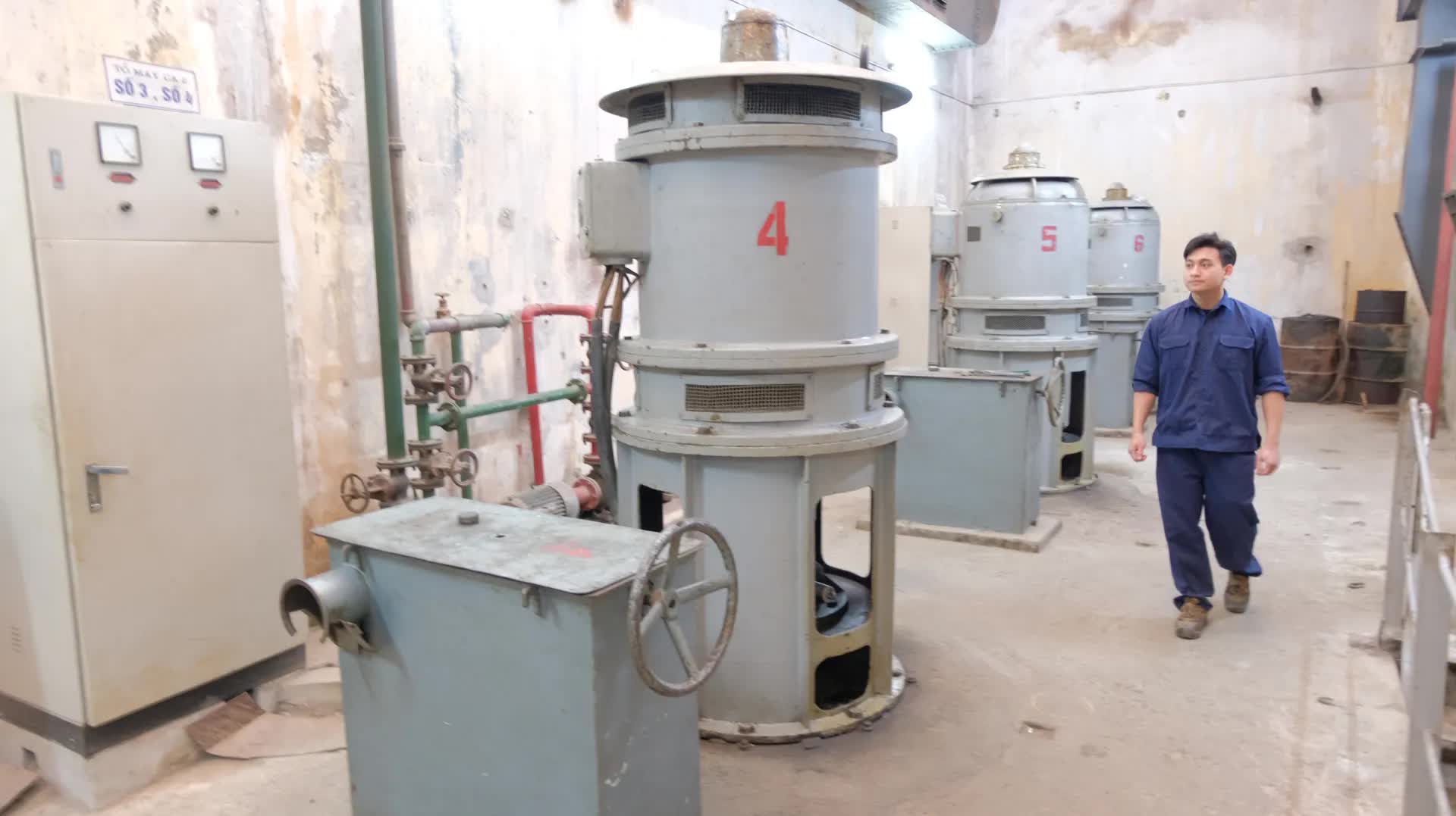 Ứng trực 24/24 giờ để vận hành hệ thống máy bơm lấy nước vụ Xuân- Ảnh 2.