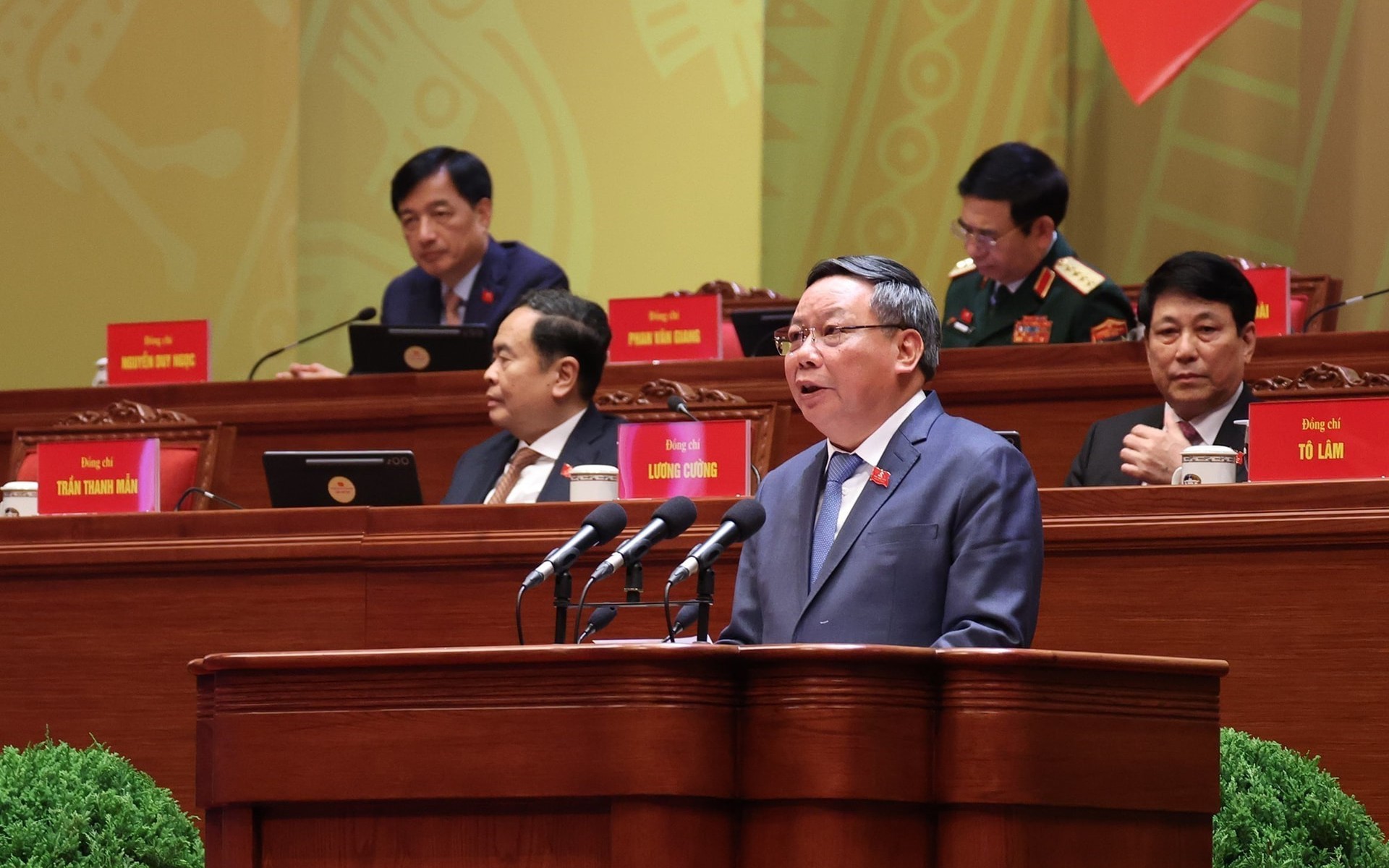 Phó Bí thư Thường trực Thành ủy Hà Nội Nguyễn Văn Phong tham luận tại Đại hội lần thứ XIV của Đảng. Ảnh: ĐH