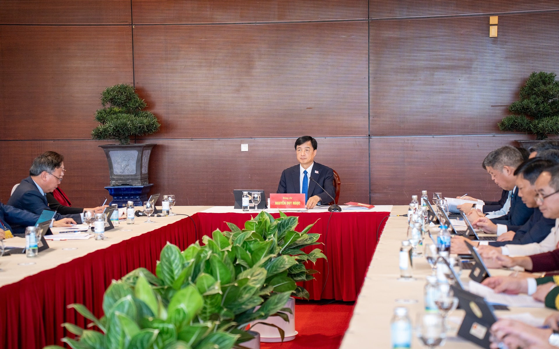 Quang cảnh buổi họp tại Đoàn của Đoàn đại biểu Đảng bộ thành phố Hà Nội