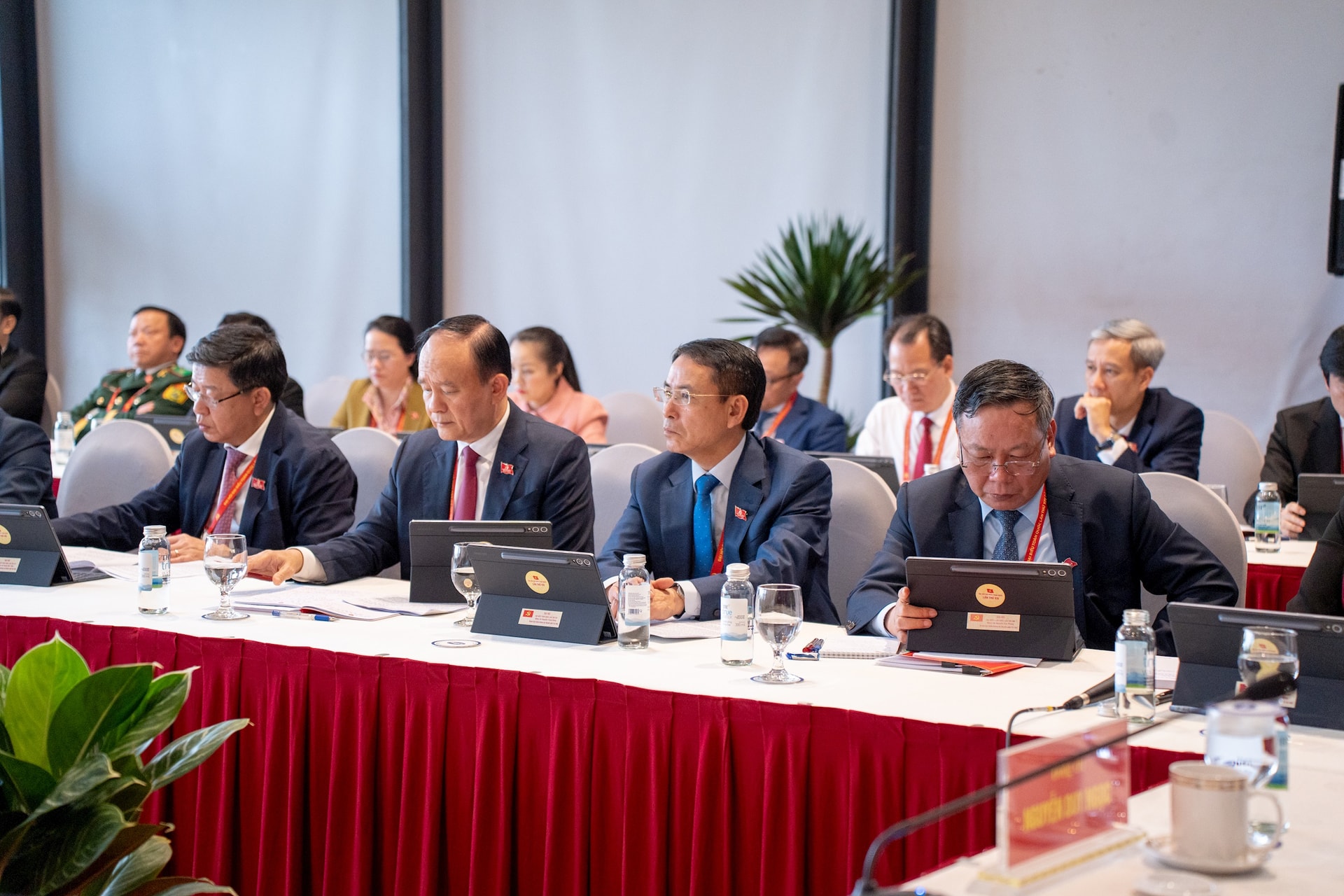 Đoàn đại biểu Đảng bộ thành phố Hà Nội thảo luận tại Đoàn về các văn kiện trình Đại hội XIV- Ảnh 2.