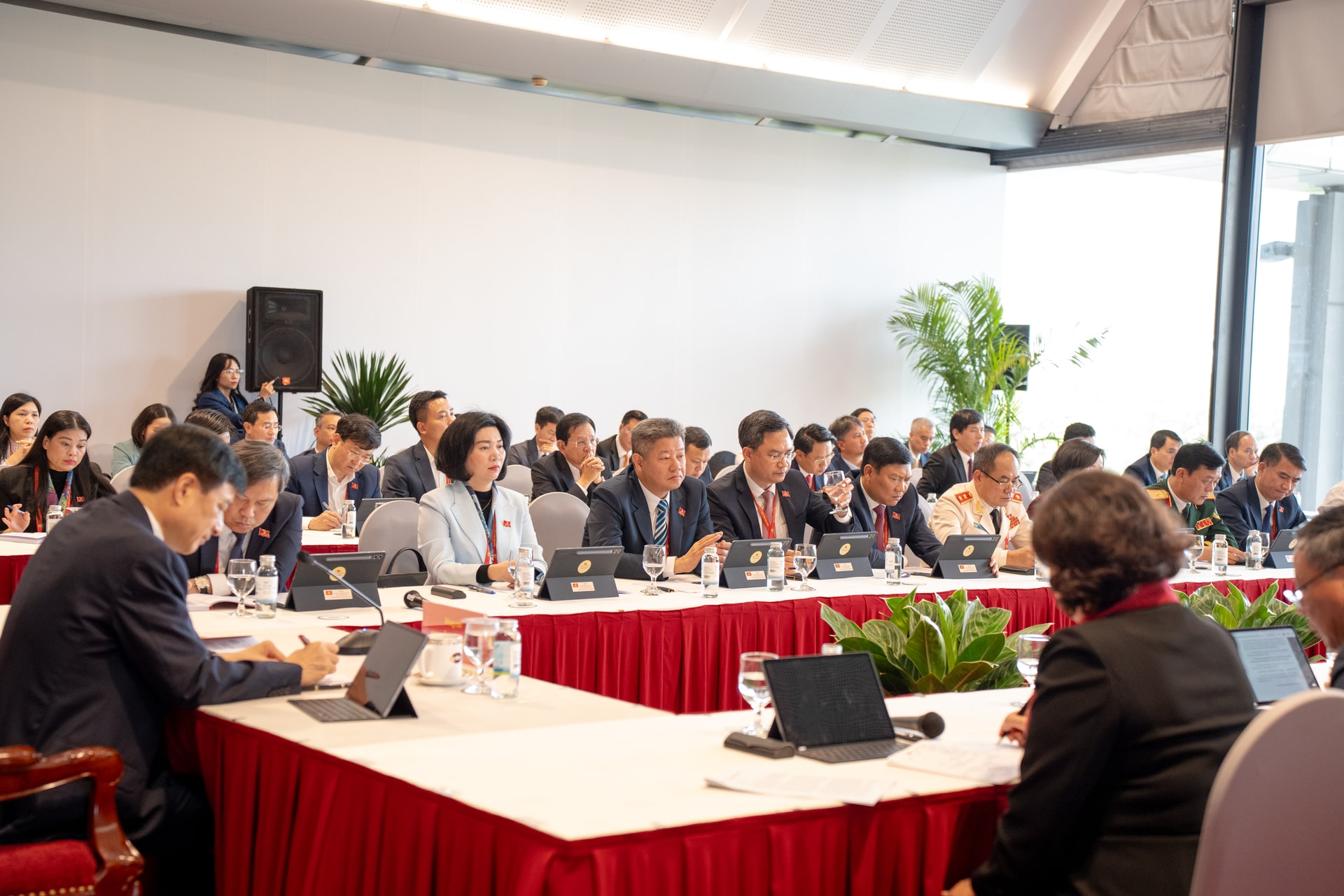 Đoàn đại biểu Đảng bộ thành phố Hà Nội thảo luận tại Đoàn về các văn kiện trình Đại hội XIV- Ảnh 5.