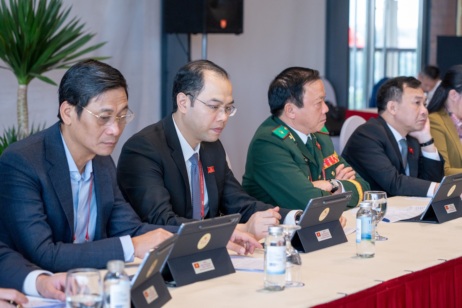 Đoàn đại biểu Đảng bộ thành phố Hà Nội thảo luận tại Đoàn về các văn kiện trình Đại hội XIV- Ảnh 9.