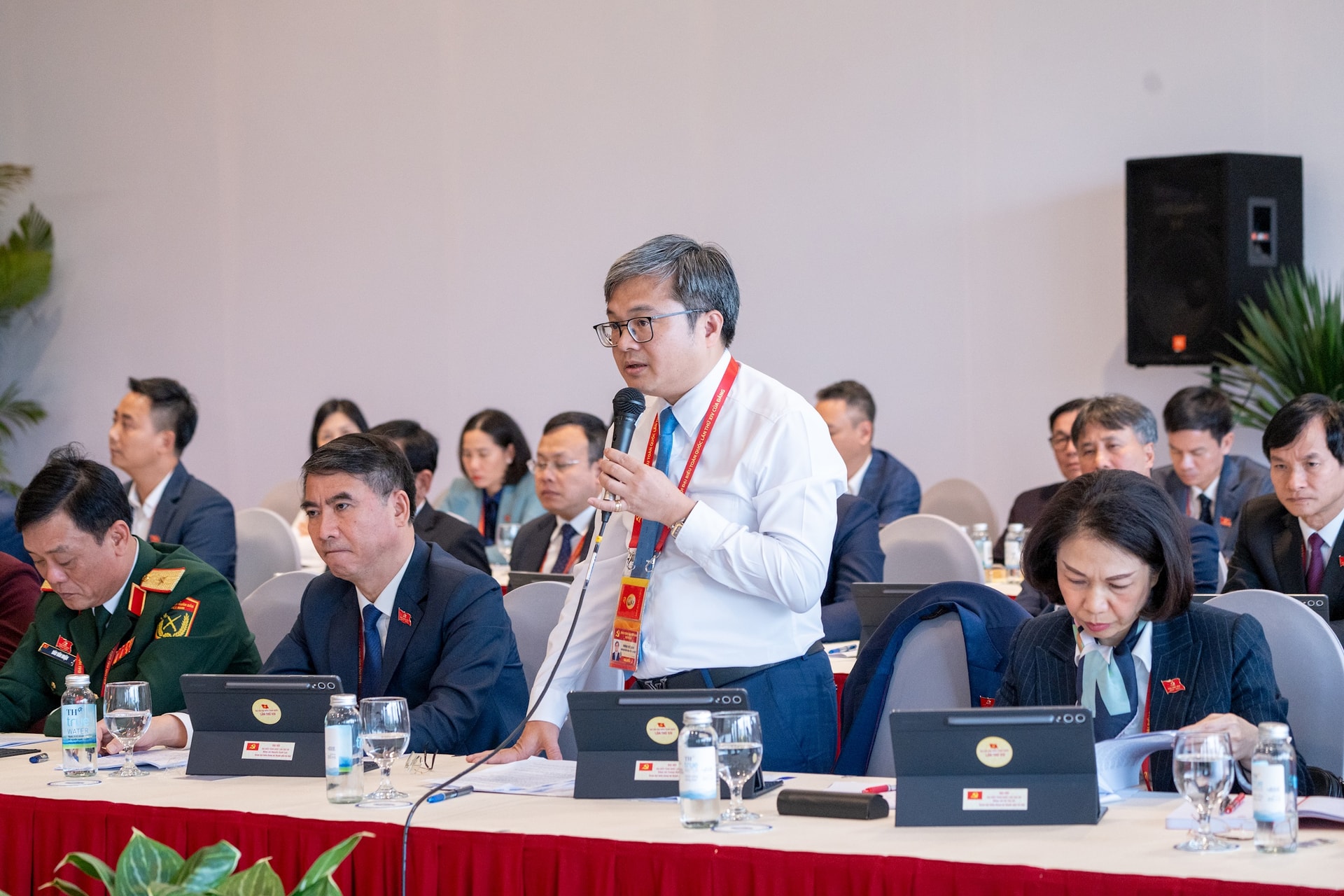 Đoàn đại biểu Đảng bộ thành phố Hà Nội thảo luận tại Đoàn về các văn kiện trình Đại hội XIV- Ảnh 8.