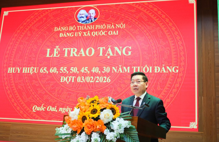 Đảng ủy xã Quốc Oai trao Huy hiệu Đảng tặng 39 đảng viên đợt 3/2- Ảnh 4.