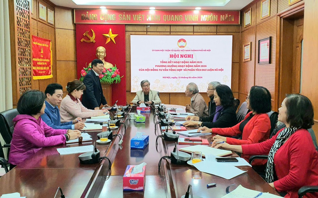 Đồng chí Phạm Anh Tuấn, Phó Chủ tịch Ủy ban MTTQ Việt Nam thành phố Hà Nội phát biểu tại Hội nghị.