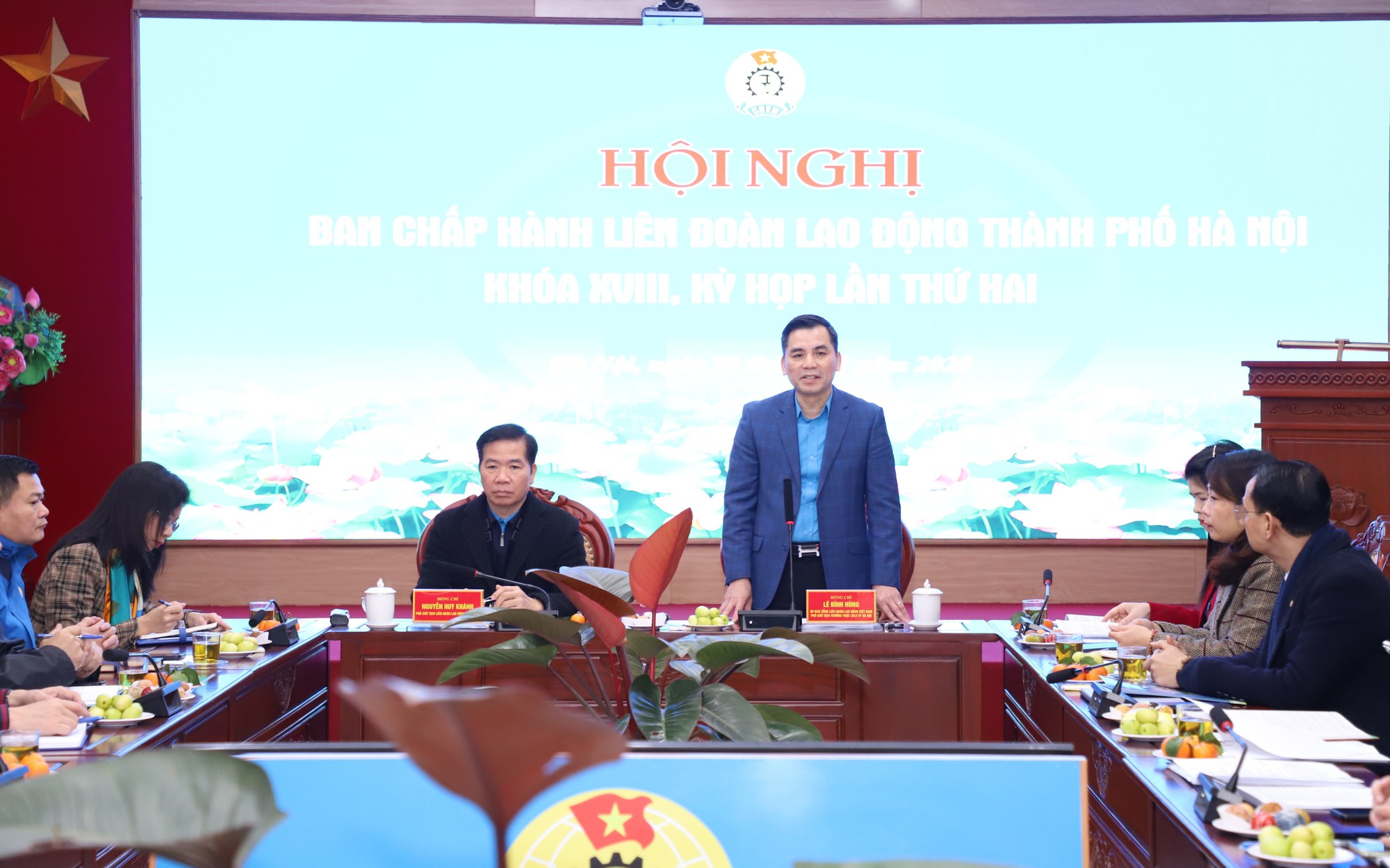 Phó Chủ tịch Thường trực LĐLĐ thành phố Hà Nội Lê Đình Hùng phát biểu tại Hội nghị.