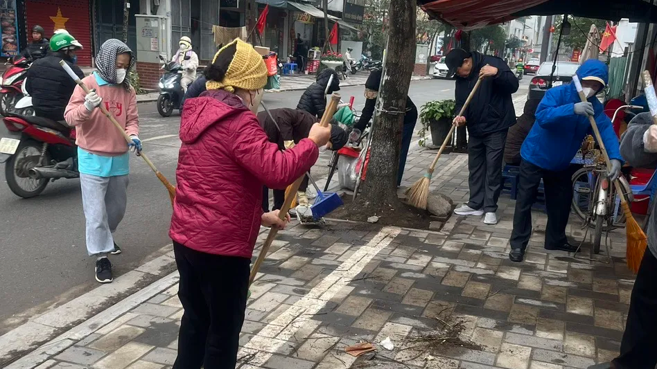 Phú Thượng ra quân xử lý vi phạm trật tự an toàn giao thông, trật tự đô thị và vệ sinh môi trường- Ảnh 5.