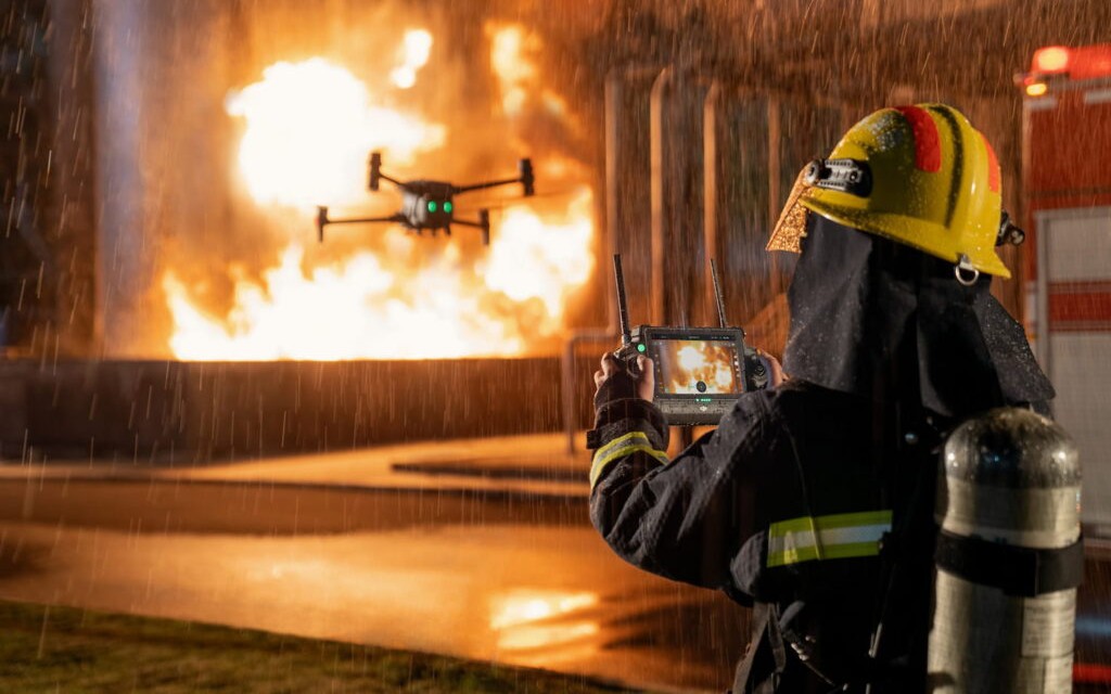 Tìm kiếm người cứu nạn bằng máy bay không người lái