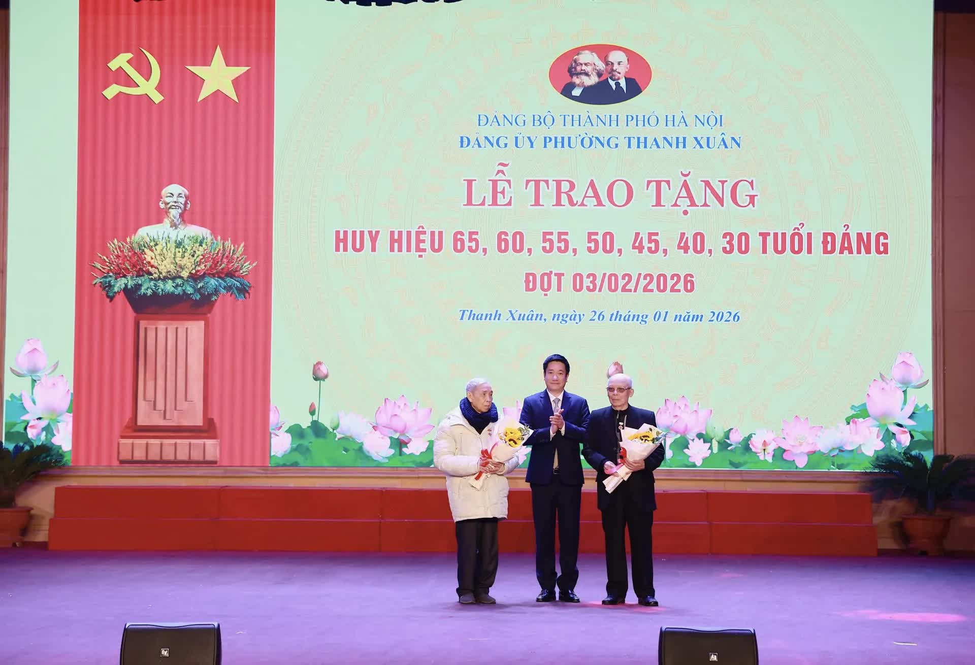 Phường Thanh Xuân tổ chức sinh hoạt chính trị kỷ niệm 85 năm Ngày Bác Hồ về nước- Ảnh 3.