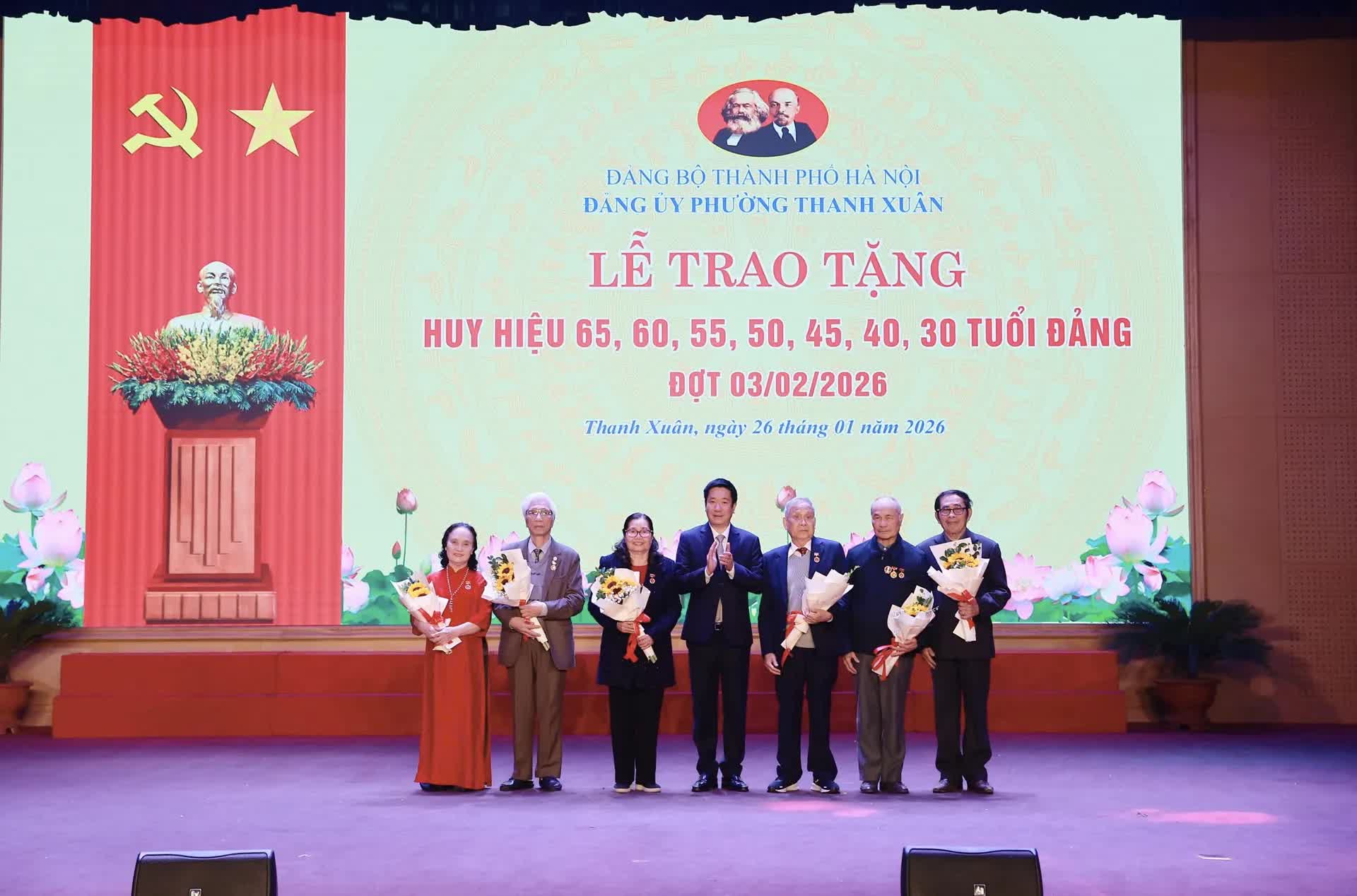 Phường Thanh Xuân tổ chức sinh hoạt chính trị kỷ niệm 85 năm Ngày Bác Hồ về nước- Ảnh 4.