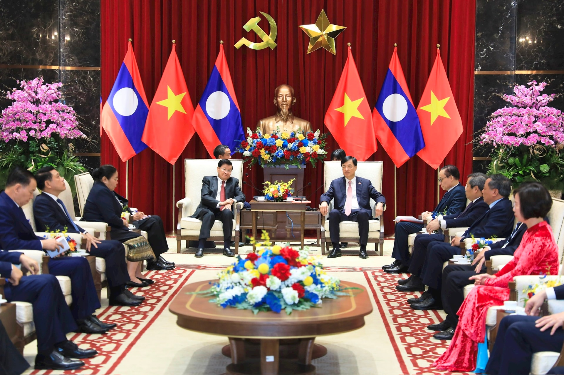 Hanoi promotes Vietnam-Laos special relations- Ảnh 2.