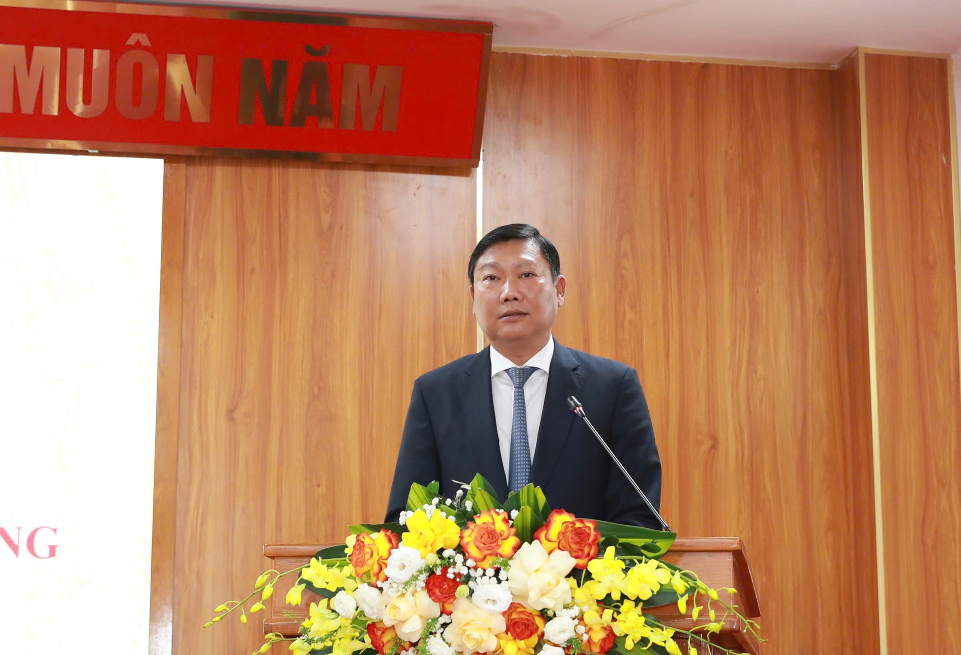 Trao tặng huy hiệu Đảng cho 143 đảng viên Đảng bộ phường Khương Đình đợt 3/2- Ảnh 2.