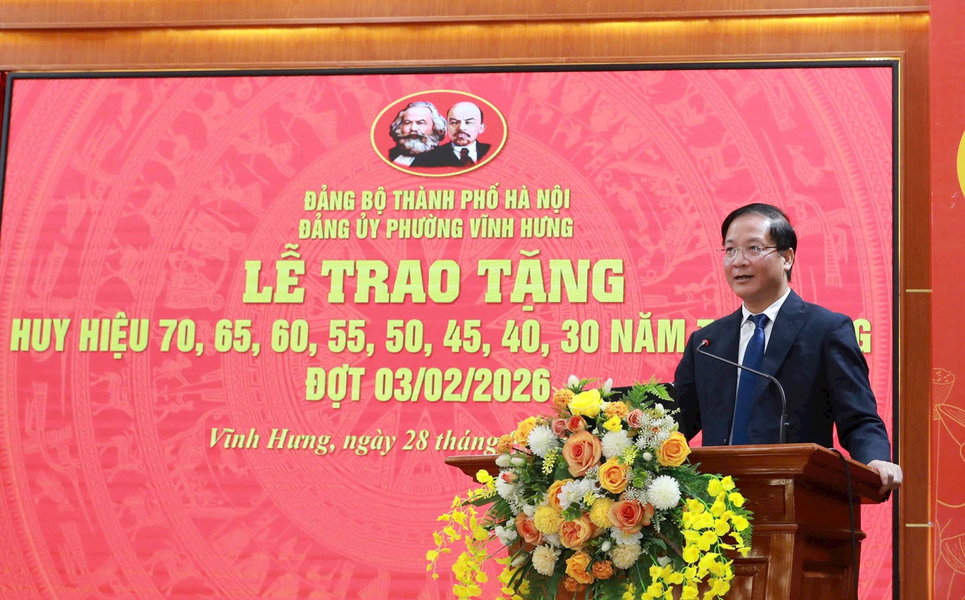 Trao Huy hiệu Đảng tặng 58 đảng viên phường Vĩnh Hưng dịp 3/2- Ảnh 3.