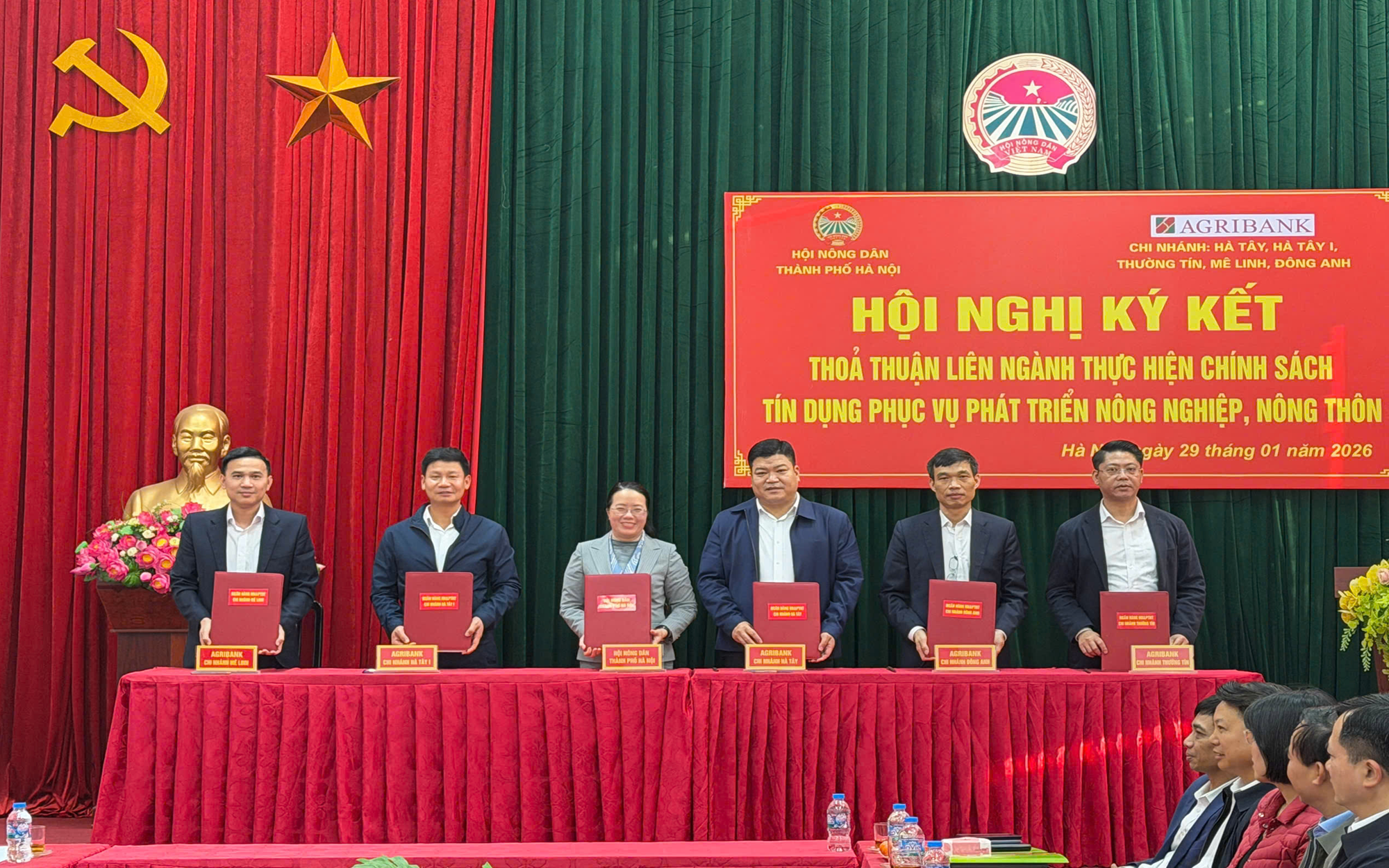 Hội nghị ký kết thỏa thuận liên ngành về thực hiện chính sách tín dụng phục vụ phát triển nông nghiệp, nông thôn trên địa bàn thành phố Hà Nội.