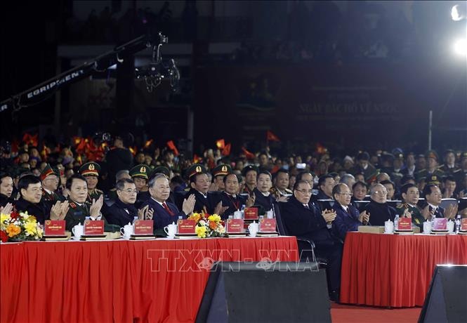 Cầu truyền hình “Hai tay xây dựng một sơn hà” kỷ niệm 85 năm Ngày Chủ tịch Hồ Chí Minh trở về nước- Ảnh 1.