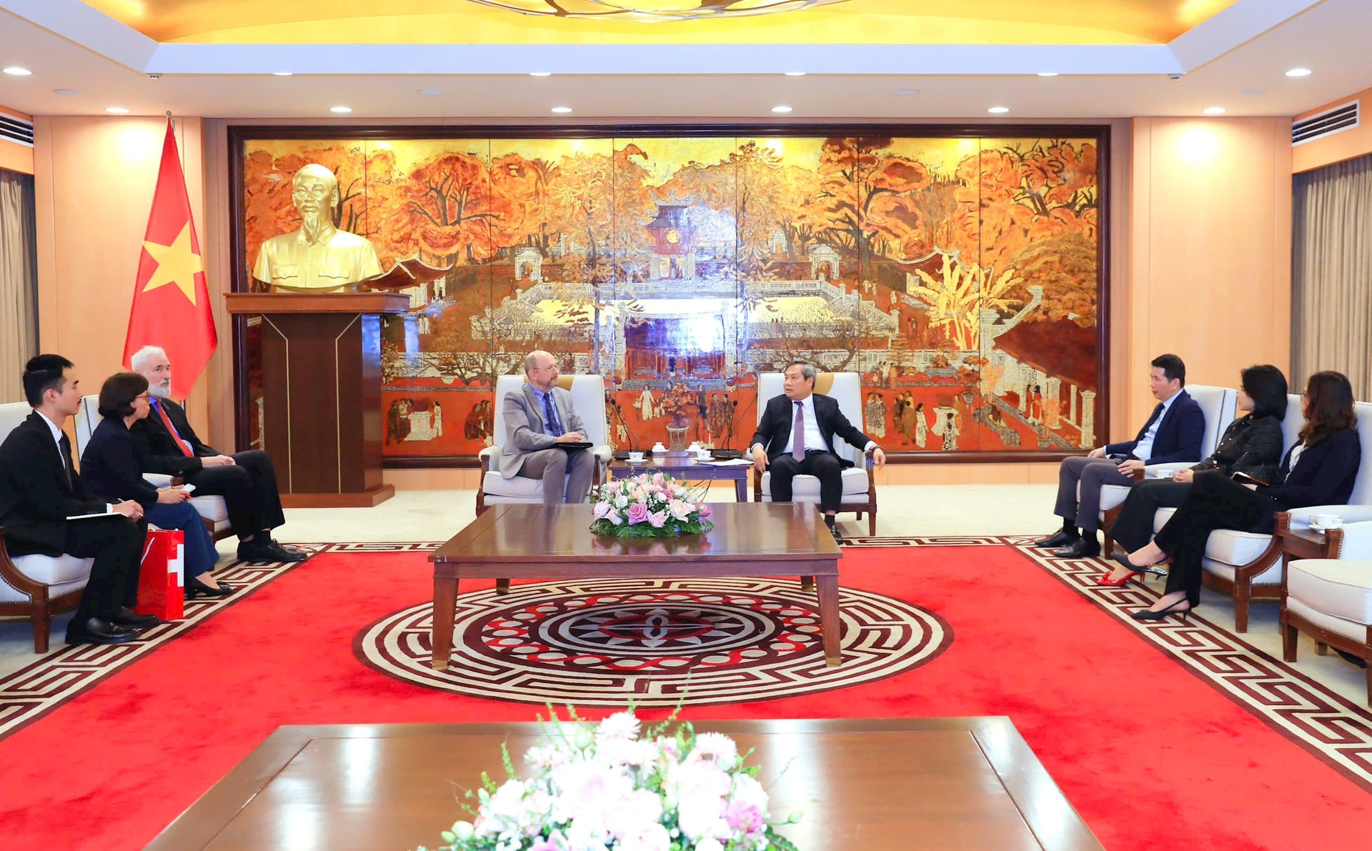 Hà Nội sẵn sàng ủng hộ Đại sứ quán Thụy Sĩ tổ chức các hoạt động hợp tác, giao lưu văn hóa- Ảnh 1.