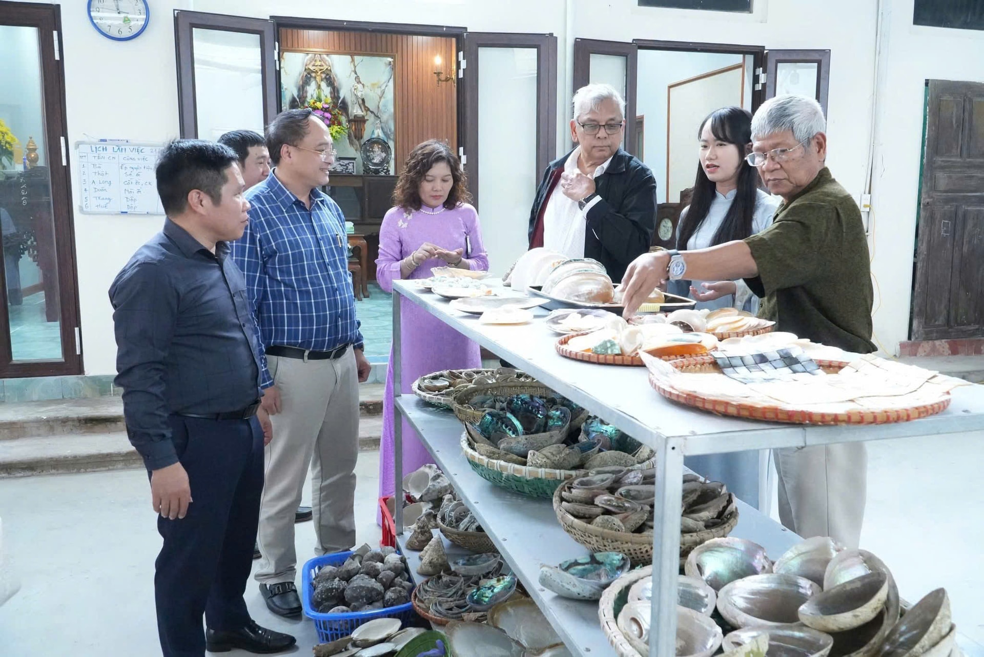 Khảm trai, sơn mài Chuyên Mỹ: Giữ nghề truyền thống, nâng tầm giá trị hàng Việt- Ảnh 3.