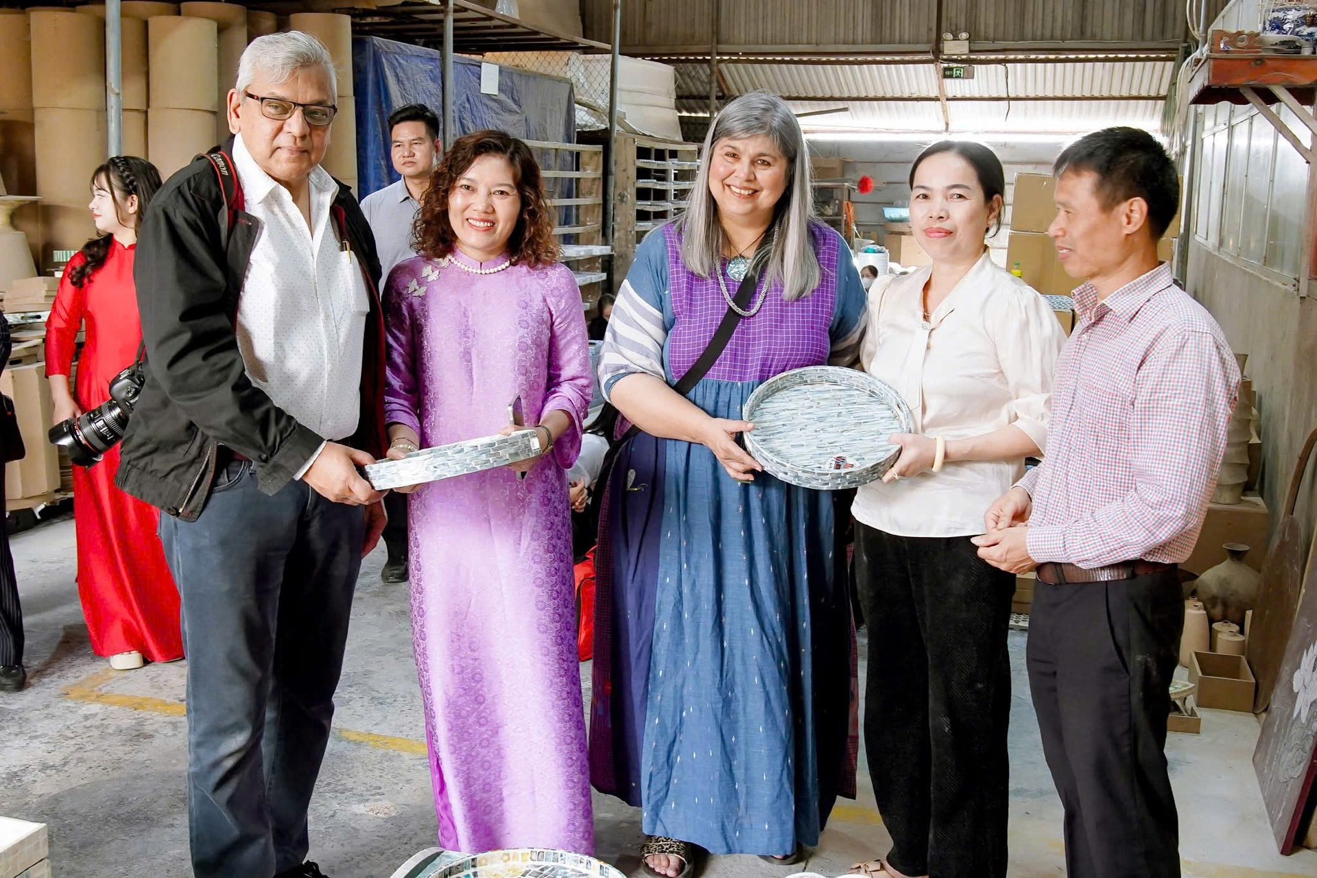 Khảm trai, sơn mài Chuyên Mỹ: Giữ nghề truyền thống, nâng tầm giá trị hàng Việt- Ảnh 5.