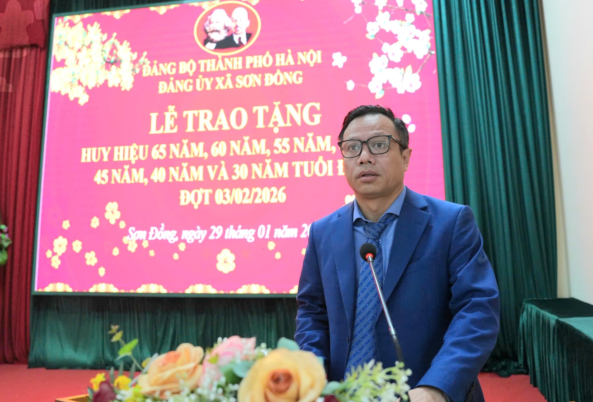 Đảng ủy xã Sơn Đồng trao tặng Huy hiệu Đảng đợt 3/2- Ảnh 9.