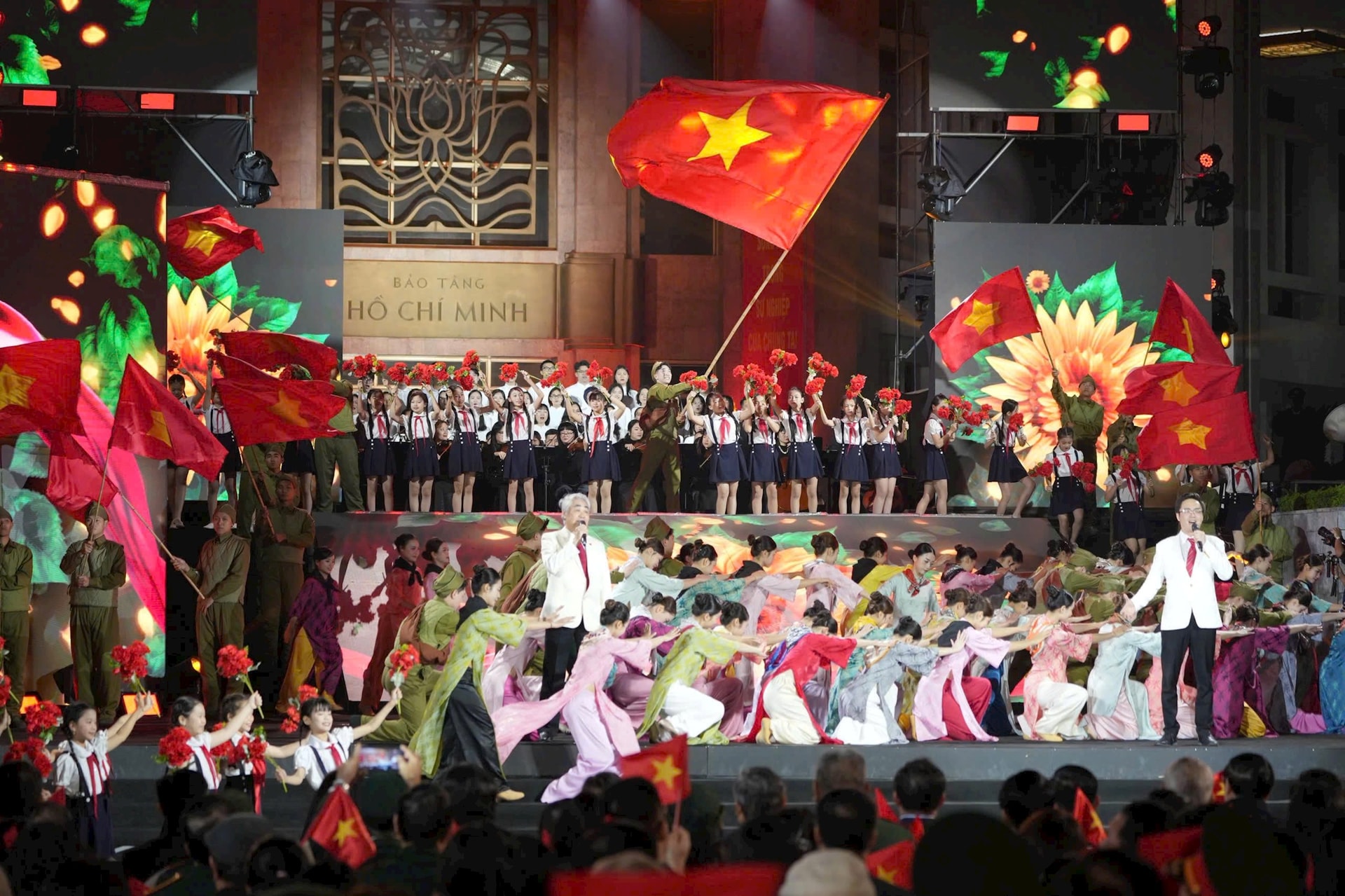 Cầu truyền hình “Hai tay xây dựng một sơn hà” kỷ niệm 85 năm Ngày Chủ tịch Hồ Chí Minh trở về nước- Ảnh 8.