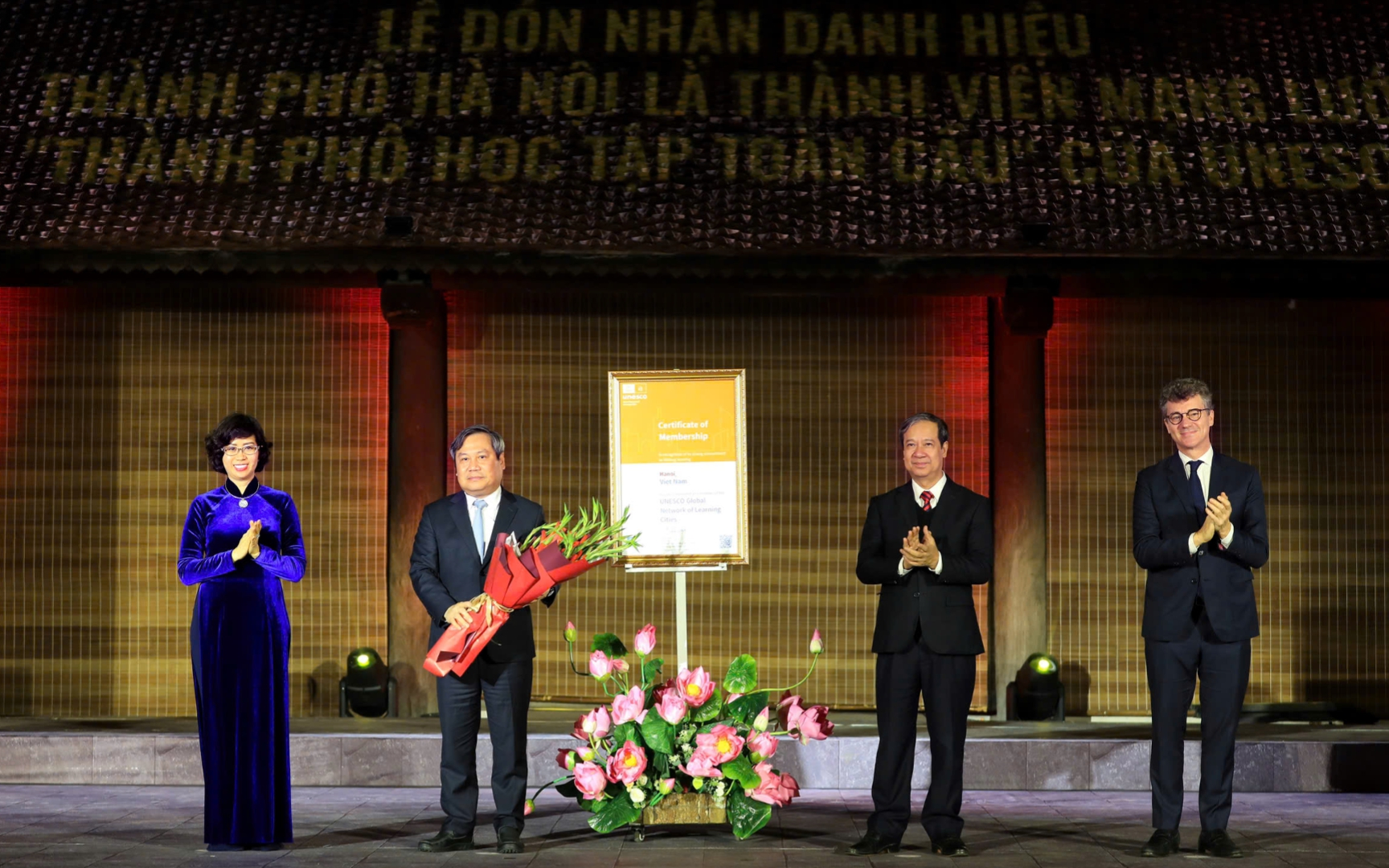 Hà Nội đón nhận danh hiệu 