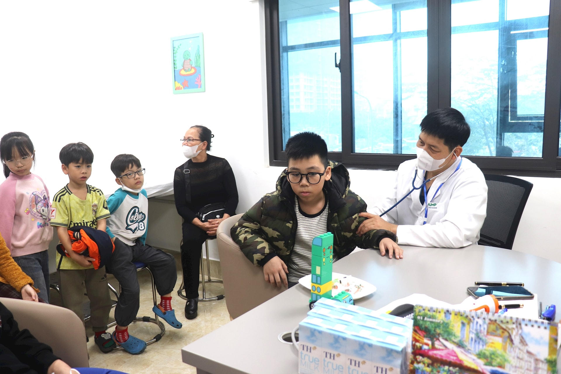 Phường Hoàng Liệt: Khám, tư vấn sức khỏe miễn phí cho gần 1.000 học sinh tiểu học- Ảnh 4.