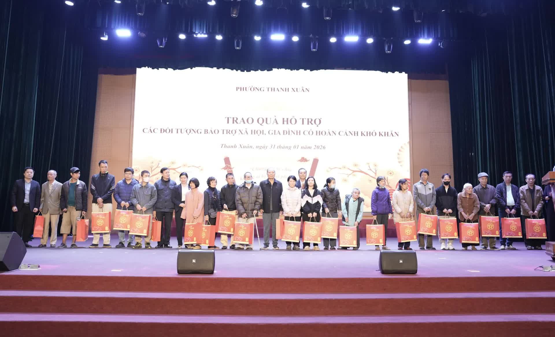 Chủ tịch Ủy ban MTTQ Việt Nam Thành phố dự Ngày hội “Xuân Nhân Ái - Tết Bính Ngọ 2026” tại phường Thanh Xuân- Ảnh 4.